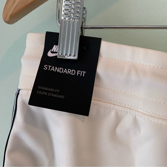 NWT Women’s NIKE Logo Cream Standard Fit Athletic Pants Swoosh Medium M Joggers - Picture 6 of 8